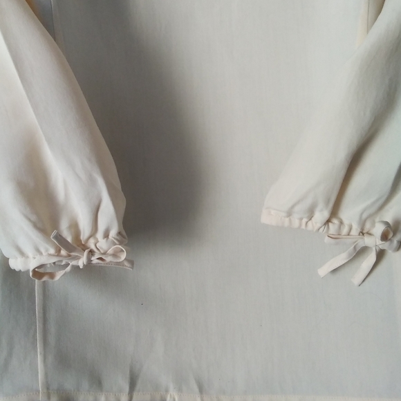 ☀️HP☀️ LIZ CLAIBORNE 💯% Silk Blouse - Picture 6 of 10